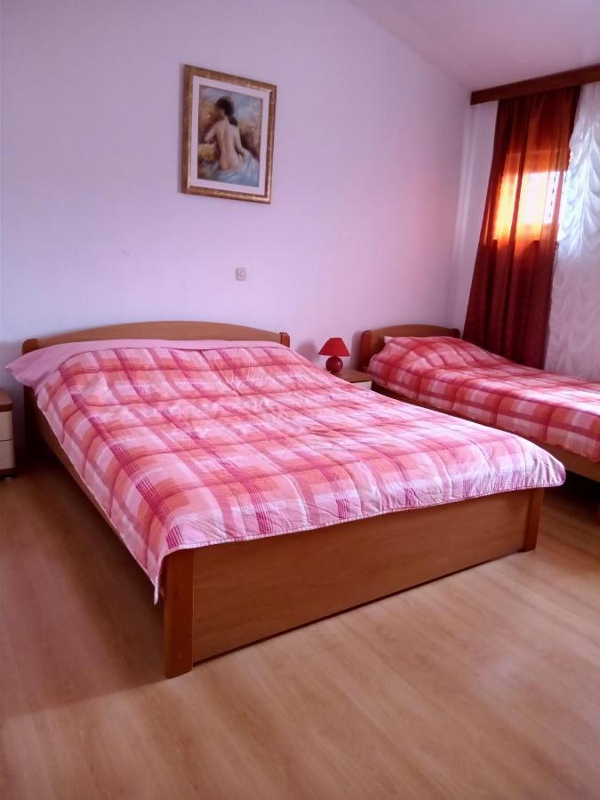 Apartmani Nikolina Ražanac Eksteriør billede